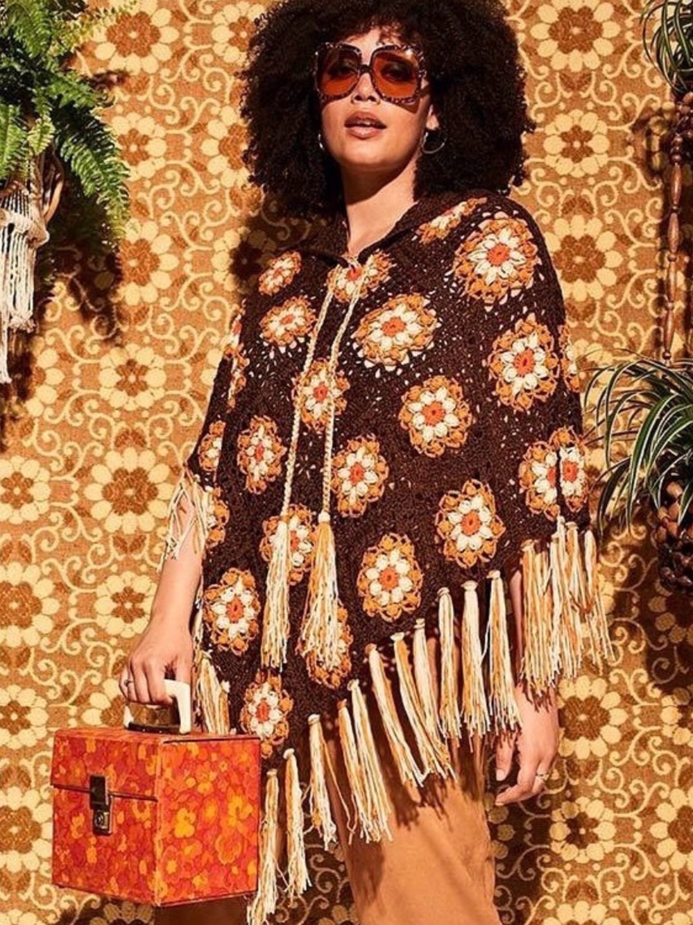 Hippie Shake-70s Flower Knitted Poncho